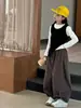 Conjunto de Estilo Artístico para Niñas Colección Otoño 2026 Nuevo: Conjunto de Dos Piezas para Niños Mayores con Chaleco Falso de Dos Piezas, Camiseta y Pantalones de Algodón de Pierna Ancha