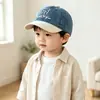 Gorra de béisbol de mezclilla bicolor para niños de 1 a 3 años, gorra con visera bordada con letras para primavera y otoño para niños y niñas