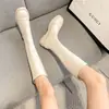 Botas para Mulheres 21 Outono e Inverno Novo Couro Macio Estilo Britânico Botas de Cavaleiro Botas Longas Aparência Emagrecedora da Moda Botas de Joelho