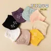 [Exclusivo] Calcetines de verano para mujer, antideslizantes, media suela, color liso, con puntos antideslizantes en la parte delantera, calcetines invisibles para pantuflas