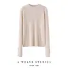 Suéter de cashmere 100% puro sem costura para mulheres, gola alta discreta, caimento justo, base em malha canelada de seda brilhante