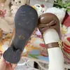 (Abraço Gato) Sapatos Lolita originais, versáteis e charmosos, com salto baixo e bico redondo pequeno.
