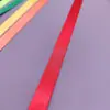O fabricante fornece fita de poliéster brilhante de 1,5 cm para cordão DIY em estoque, disponível em 13 cores, amostras grátis disponíveis.
