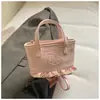 Nova Mini Bolsa Saco Primavera/Verão 2026 com Babados, Bolsa de Mão Pequena Estilo Japonês, Bolsa Transversal Gatinho Kt, Bolsa de Ombro Único, Quantidade Mínima de Pedido