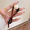 Simples marrom pérola agarrar clipe feminino 2024 novo high-end sentido torcido grampo de cabelo tubarão clipe acessórios para o cabelo