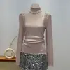 Tecido de fio fiado no núcleo, malha decorativa de alta resistência para mulheres, moda outono e inverno 2026 novo modelo, top com gola semi-alta franzida