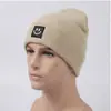 Nuevo Gorro de Punto con Cara Sonriente Transfronterizo con Etiqueta de Cuero, Gorro de Punto Unisex para Otoño e Invierno, Disponible en Stock Color Sólido, Hace que la Cara Parezca Más Pequeña