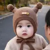 Touca de bebê para primavera, outono e inverno, touca com proteção para as orelhas para meninos e meninas, adequada para recém-nascidos e bebês, gorro de tricô quente e à prova de vento