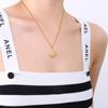 Collar redondo con patrón de equilibrio de estilo ins de lujo ligero europeo y americano chapado en color, joyería de cadena de clavícula de acero de titanio para hombres y mujeres P502