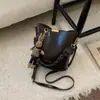 Bolsa de Design Retrô de Nicho para Mulheres 2025 Outono Nova Textura Moda Simples Bolsa Transversal Bolsinha de Ombro Bolsa Saco