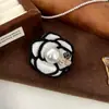 Broche de Camélia Pequeno e Perfumado de Novo Estilo, Alto Padrão, Suave e Doce, Acessórios Elegantes Retro Franceses para Ternos e Casacos