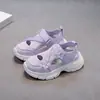 Sandalias para Niños 2025 Verano Nuevas Sandalias Deportivas para Niñas Zapatillas Mary Jane con Flor Marco Antideslizante Zapatos
