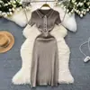 Vestido de punto de seda helada de manga corta de dos tonos con cuello de polo de alta gama para mujer, 2026 verano francés OL ajustado al cuerpo largo