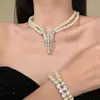 Collar de Perlas de Doble Capa Incrustado de Diamantes, Aretes, Pulsera, Juego de Joyería Estilo Palacio Elegante Retro, Joyería de Lujo Ligero y de Alta Gama