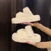 Pessoas baixas aumentam a altura sola grossa pantufas peludas mulheres super bonitas moda novo estilo outono inverno casa sapatos pretos sapatos de pele