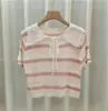 Nueva Camisa Corta de Punto de Verano Estilo Francés con Solapa Semiabierta y Cordones, Top de Seda Helada de Color Sólido con Rayas Combinadas de Manga Corta para Mujer