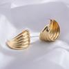 Pendientes de nicho de estilo océano con temperamento metálico en forma de C exagerados transfronterizos europeos y americanos, pendientes geométricos distorsionados con rayas de estilo frío