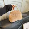 Nova Bolsa Fofa de Pérola Outono e Inverno Bolsa de Mão de Pelúcia Bolsa de Pelúcia de Concha Bolsa com Corrente Bolsa de Ombro Transversal Bolsa Feminina