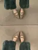 Sapatos Peludos Cinza de Luxo Francês para Mulheres, Novo Estilo Outono e Inverno 2025, Sapatos de Salto Plataforma Confortáveis para o Trabalho