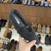 Sapatos Femininos Bico Fino com Laço e Salto Escondido Estilo Francês 2026 Novos Sapatos Peludos de Boca Rasa Estilo Delicado Versátil Sapatos de Fada