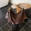 Bolsa de Ombro Retro Fosca para Mulheres 2025 Nova Moda Grande Capacidade Bolsa Transversal de Nicho para o Dia a Dia