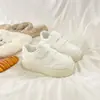 Zapatos Blancos de Suela Gruesa con Velcro para Mujer para Usar con Faldas 2026 Nuevos Versátiles Casuales Zapatos de Plataforma que Aumentan la Altura Zapatos de Pan