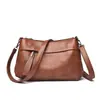 Bolso de hombro de moda estilo coreano 2026 para mujeres de mediana edad, simple y moderno, un bolso de mano elegante para mamás