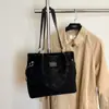 Bolsa tote retrô transfronteiriça de grande capacidade para mulheres, nova bolsa de ombro simples, elegante e moderna, de luxo leve e chique