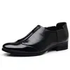 Nuevo modelo de zapatos de cuero de punta fina para negocios, capa superior de piel de vaca, zapatos casuales formales sin cordones para hombre con tacón de madera maciza, zapatos para hombre para venta al por mayor