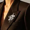Broche nuevo floral de hoja dulce estilo coreano para mujer, con un diseño de lágrima dorada totalmente adornado con circonitas cúbicas, que irradia elegancia y versatilidad, directamente de fábrica