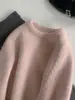 Novo suéter de tricô de lã rosa 2026 para mulheres, cor sólida simples, doce e de caimento solto, top macio e confortável de manga longa, moderno