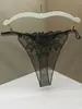 Tanga transparente sexy para mujer perspectiva entrepierna abierta hueco sexy bordado de flor de rosa a juego de colores transfronterizo