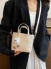 A popular bolsa pequena tecida feminina 2024 verão nova bolsa portátil bolsa de palha para todos os fósforos bolsa de mensageiro de palha