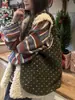 510131 2025 Outono e Inverno Nova Bolsa Feminina Bolsa Tote Coração de Lã de Cordeiro Bolsa de Ombro Feminina Bolsa de Mão Colete