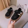 Zapatillas de entrenamiento alemanas para niños, nuevos modelos de primavera y otoño, zapatillas casuales con velcro para niños, zapatos para caminar antideslizantes de suela blanda para niñas