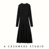 Vestido de punto acanalado de corte ajustado con cuello medio alto, capa interior de punto de cachemira de longitud media, vestido suéter adelgazante y que realza la figura, estilo nuevo