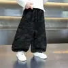 Pantalones de Primavera y Otoño para Niños 2026 Nuevo Estilo Pantalones Camuflados Sueltos para Niños Pantalones Casuales Elegantes y Geniales Pantalones Jogger