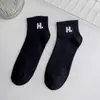 Meias Transfronteiriças para Mulheres com Letras Coloridas de Doces H Meias Esportivas Meias Simples Meias de Cano Baixo Versáteis para Mulheres Meias de Algodão Meias de Corrida de Algodão