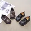 Zapatos negros de cuero para niña para primavera y otoño, zapatos de actuación para niños con suelas blandas, estilo británico, adecuados para estudiantes mayores y mocasines de princesa