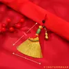 Broom Dourado Feito à Mão Chaveiro de Vassoura de Ano Novo Vassourinha Pequena para Berço de Bebê e Mesa de Cabeceira Decoração de Casa Nova Enfeite para Pendurar