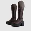 Botas Pretas de Bico Redondo e Cano Fino para Mulheres 2025 Outono e Inverno Novas Botas Francesas de Salto Grosso com Decote em V Botas Cavaleiro de Sola Grossa