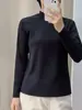Camiseta de manga larga para mujer de algodón puro de alta calidad con cuello semi-alto, cuello blanco pequeño de pie, corte ligeramente holgado, adecuada para primavera y otoño, se puede usar como capa interior o sola, moderna