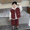 Conjunto de Roupas de Outono para Meninos 2025 Novo Lindo Colete de Bebê Conjunto de Três Peças Estilo Coreano Suéter Roupas Infantis Primavera e Outono