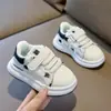 Tênis Infantis de Primavera e Outono Sapatos Brancos para Meninos e Meninas Calçados Casuais para Crianças Pequenas Sapatos de Bebê Impermeáveis 1-6 Anos Tênis de Corrida