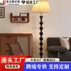 Luminária de Chão Xingfei Sala de Estar Sofá Retrô Francês Senso de Alto Padrão Estilo Silencioso de Meia-idade Luminária de Cabeceira Luminária de Chão para Quarto