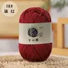 O fio de tricô de algodão oco é colorido, macio e fácil de manusear, tornando-o perfeito para iniciantes em tricô DIY.