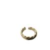Anillo Retorcido de Metal Mate con un Estilo Discreto y Único de Dongdaemun, Corea del Sur