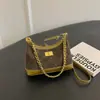 Bolsa de corrente fashion para mulheres, nova coleção 2026, estilo coreano de nicho e alta qualidade, bolsa de ombro versátil, bolsa baguette moderna