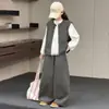 Conjunto Casual de Primavera y Otoño para Niñas 2026 Nuevo Estilo Coreano Chaleco Elegante Infantil, Camiseta Básica y Pantalones de Pierna Ancha Conjunto de Tres Piezas