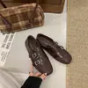 Zapatos de mujer de suela blanda estilo francés, nuevo modelo de otoño 2026, lucen geniales con faldas, zapatos de cuero de tacón bajo de corte profundo a la moda